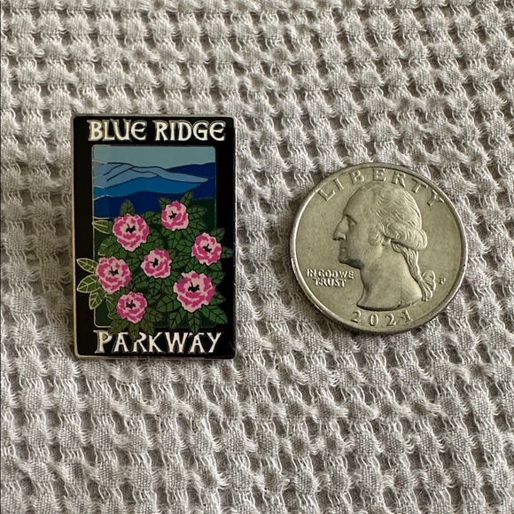 Blue Ridge Parkway Pin - Picture 3 of 3
